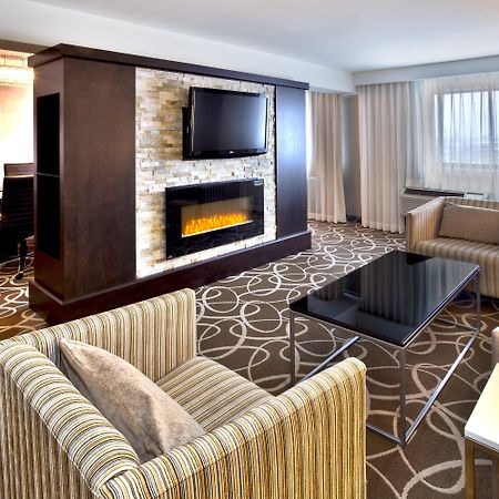 Crowne Plaza Kitchener-Waterloo, An Ihg Hotel מראה חיצוני תמונה